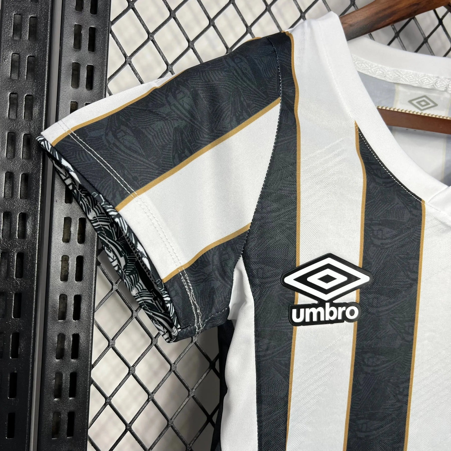 "Camisa Santista Away 24/25 - Torcedor Feminina Listrada - Netmantos"