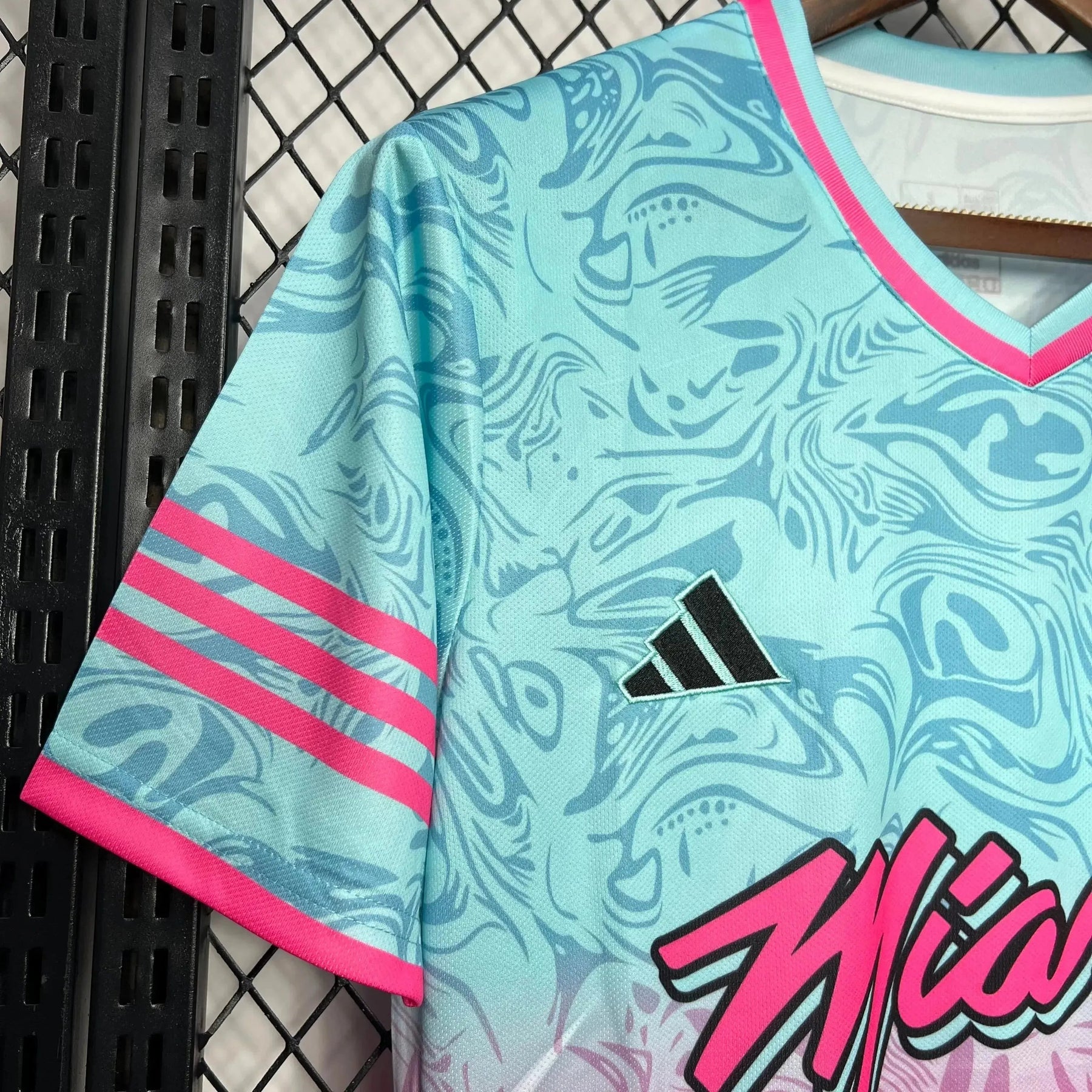 "Camisa Inter Miami Edição Especial 24/25 - Torcedor Masculina Azul e Rosa - Netmantos"