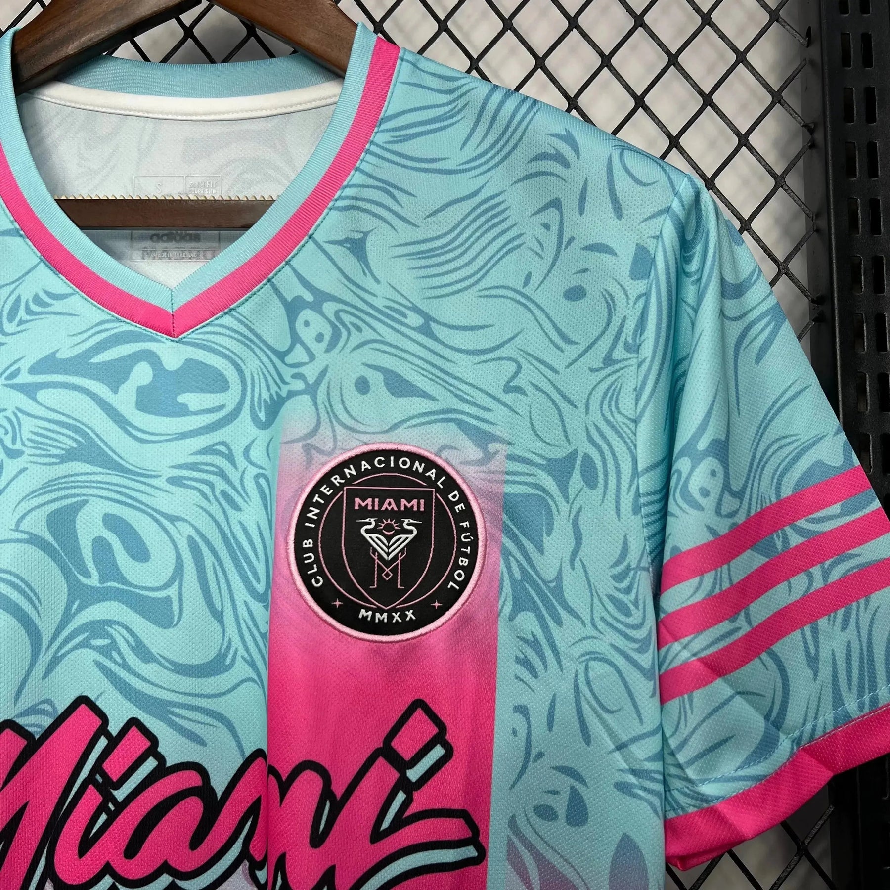 "Camisa Inter Miami Edição Especial 24/25 - Torcedor Masculina Azul e Rosa - Netmantos"