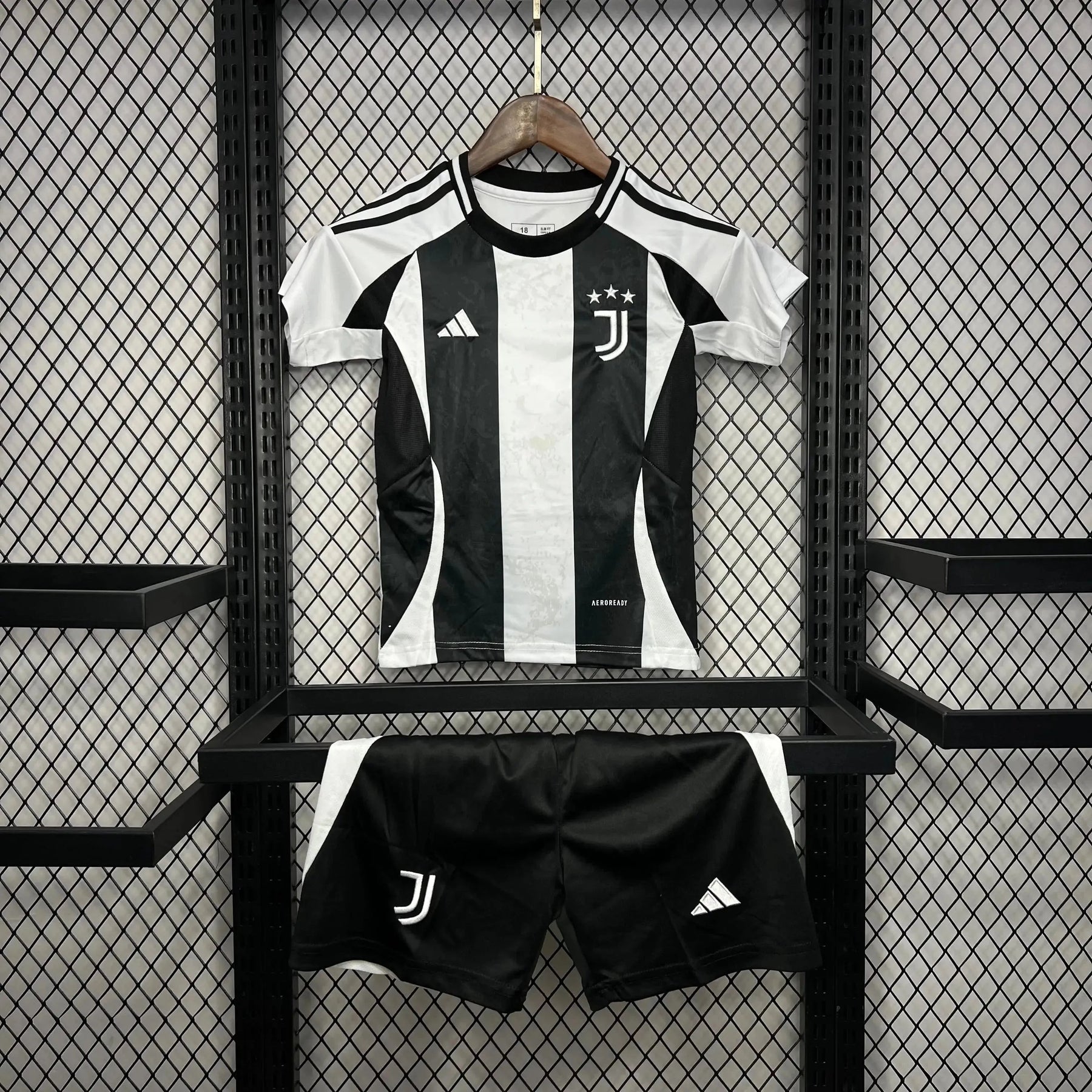 "Camisa Juventus Home 24/25 - Torcedor Infantil Preta e Branca - Netmantos"