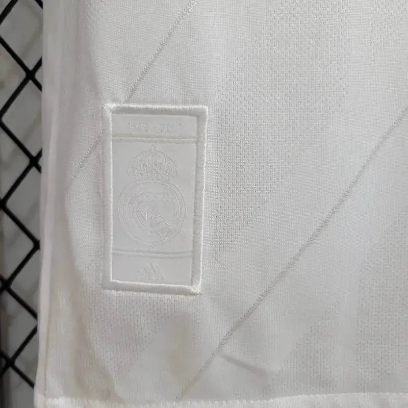 "Camisa Real Madrid Home Retrô 2017/18 - Torcedor Masculina Branca e Azul Manga Longa - Netmantos"