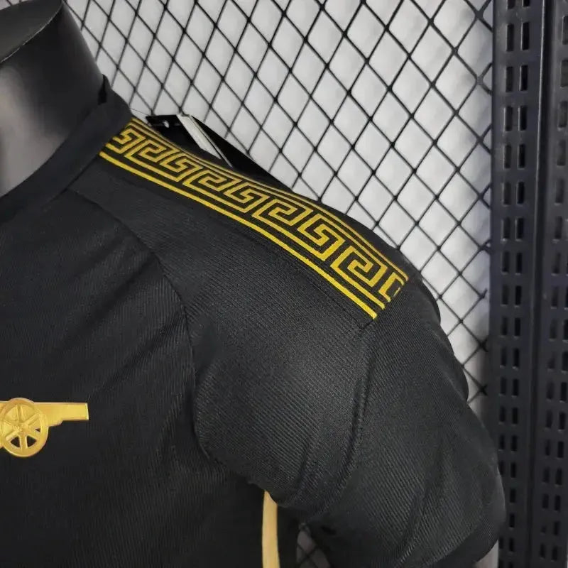 "Camisa Arsenal VERSACE 24/25 - Jogador Masculina Preta - Netmantos"