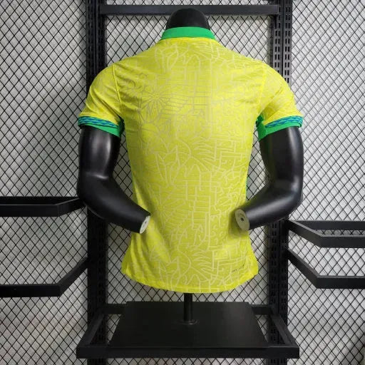 "Camisa Brasil Home 24/25 - Jogador Masculina Amarela Escudo no Meio - Netmantos"