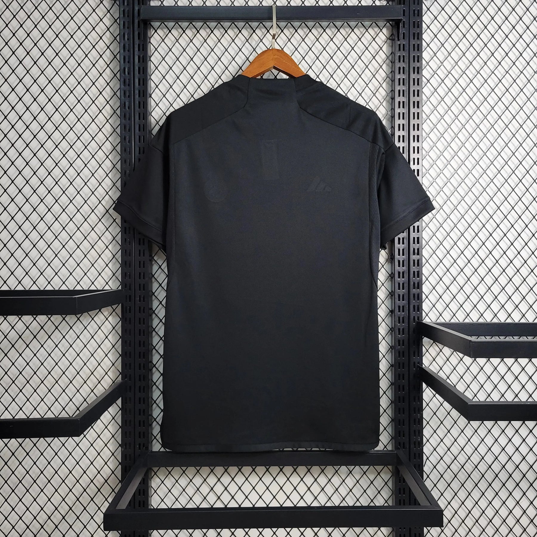 "Camisa Real Madrid Away II 23/24 - Torcedor Masculina Preta e Amarela - Netmantos"