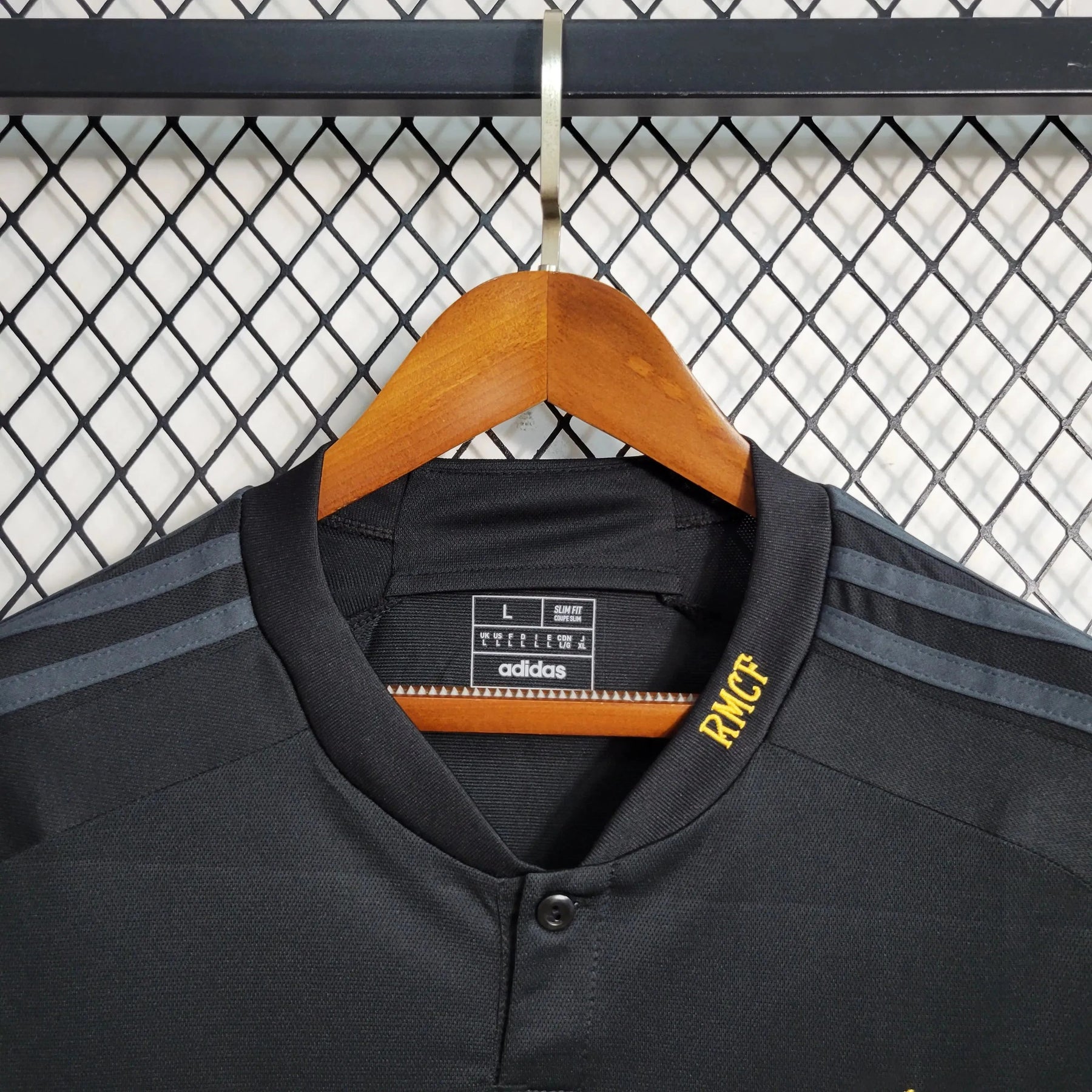 "Camisa Real Madrid Away II 23/24 - Torcedor Masculina Preta e Amarela - Netmantos"
