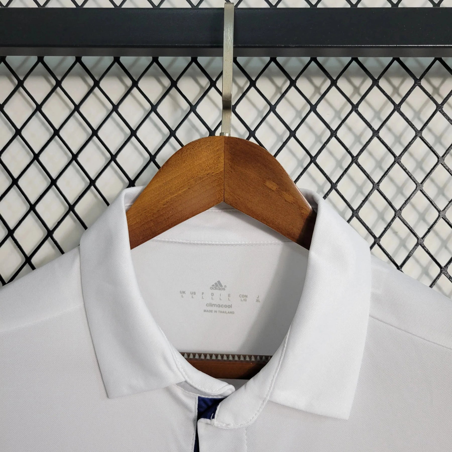 "Camisa Real Madrid Retrô 16/17 - Torcedor Masculina Branca - Netmantos"