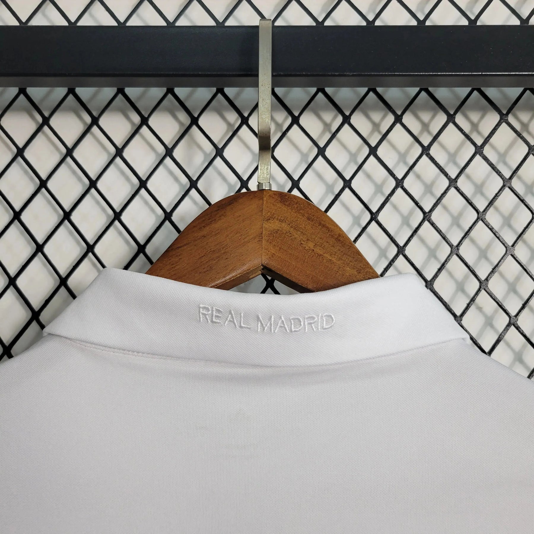 "Camisa Real Madrid Retrô 16/17 - Torcedor Masculina Branca - Netmantos"