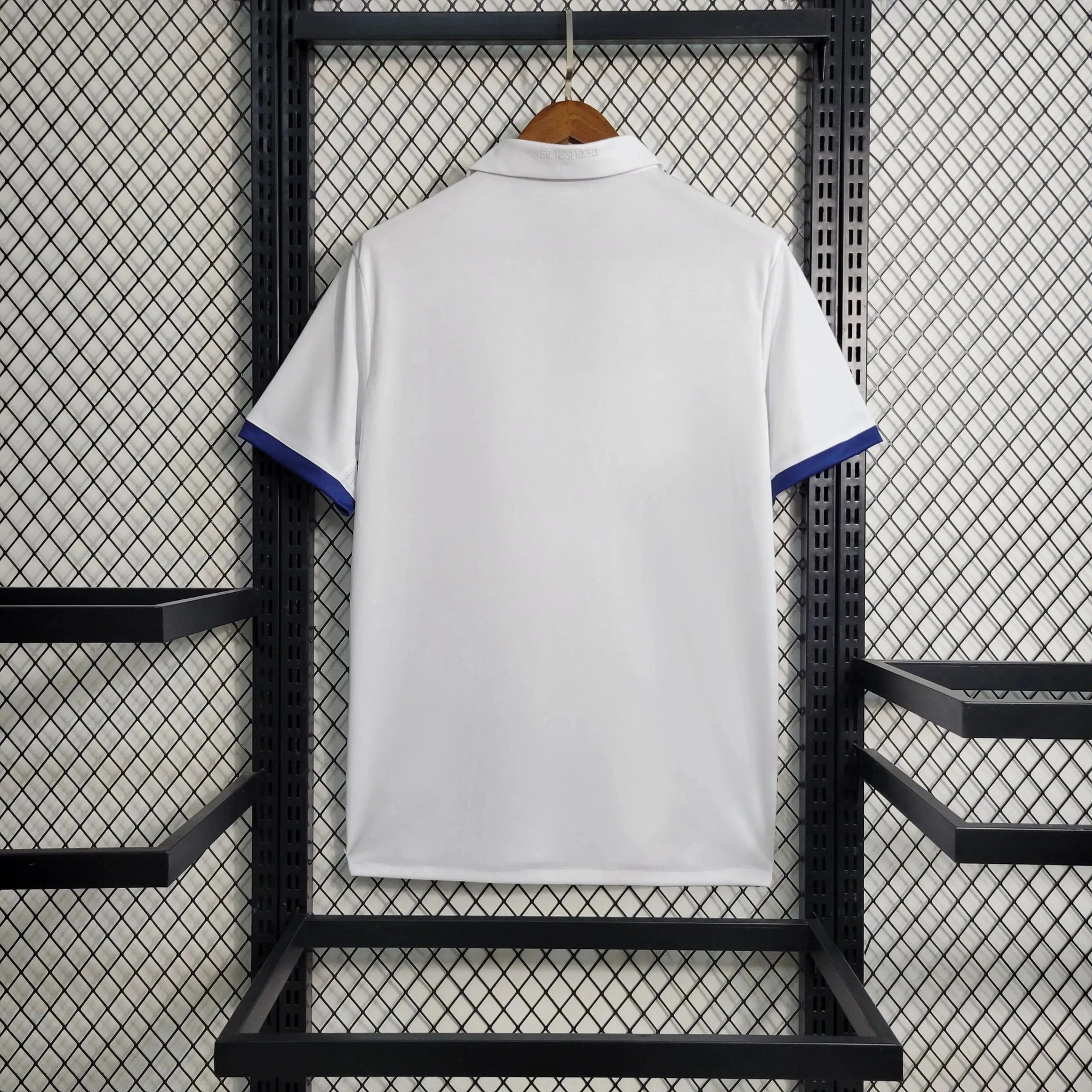 "Camisa Real Madrid Retrô 16/17 - Torcedor Masculina Branca - Netmantos"