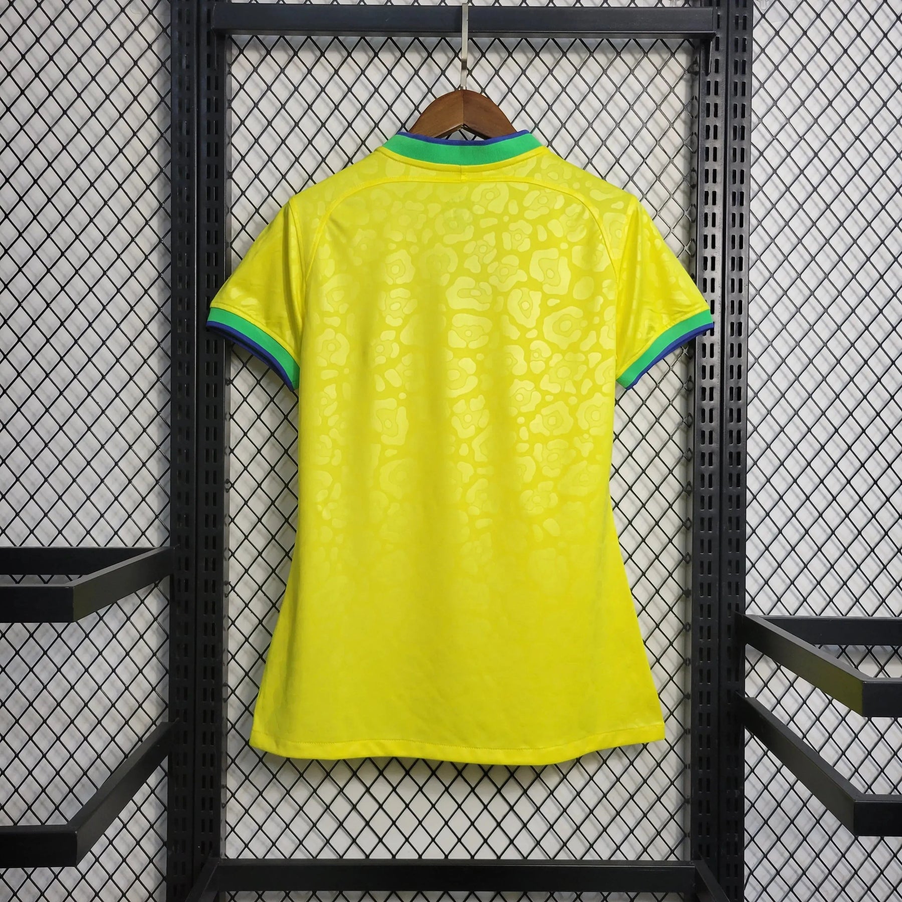 "Camisa Brasil Home 22/23 - Torcedor Feminina Amarela - Netmantos"