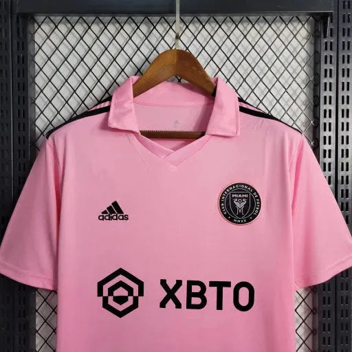 "Camisa Inter Miami Home 22/23 - Torcedor Masculina Rosa + Patch Messi - Netmantos"