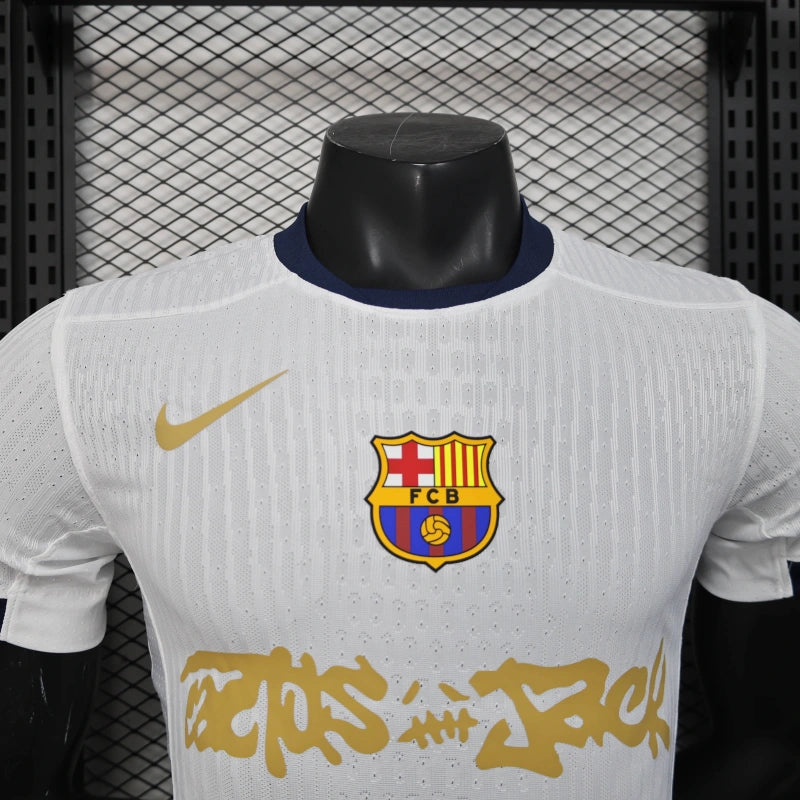 Camisa Barcelona TRAVIS SCOTT 25/26 - Jogador Masculina Branca e Dourada