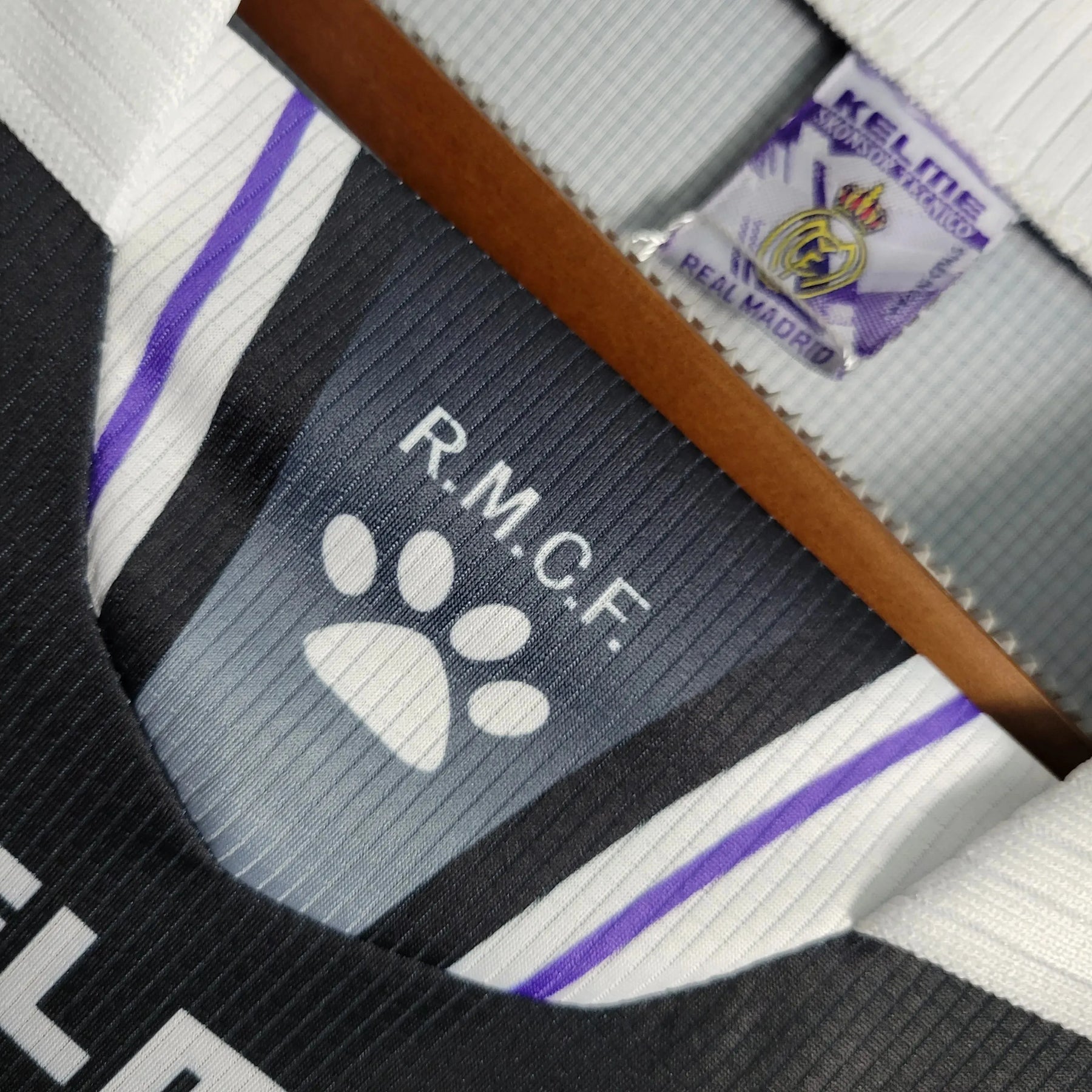 Camisa Real Madrid Retrô Away 1997/98 - Torcedor Masculina Preta, Roxa e Branca - Netmantos