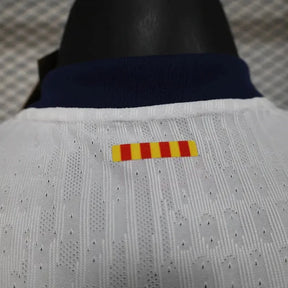 "Camisa Barcelona COLDPLAY 25/26 - Jogador Masculina Branca - Netmantos"