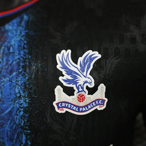 "Camisa Crystal Palace Away 24/25 - Jogador Masculina Preta - Netmantos"