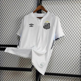 "Camisa Santista Home 24/25 - Torcedor Masculina Branca + Patrocínios - Netmantos"