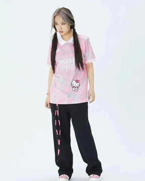 "Camisa Real Madrid Hello Kitty Dragão Chinês 24/25 - Torcedor Masculina Rosa - Netmantos"