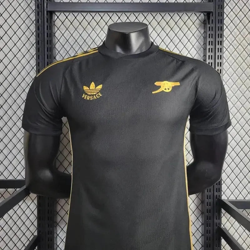 "Camisa Arsenal VERSACE 24/25 - Jogador Masculina Preta - Netmantos"