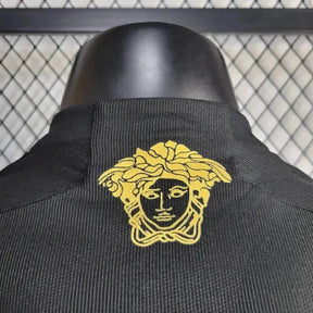 "Camisa Arsenal VERSACE 24/25 - Jogador Masculina Preta - Netmantos"