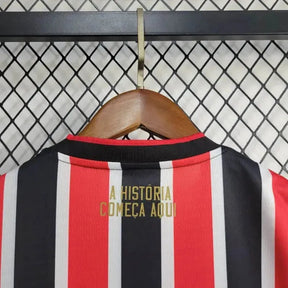 "Camisa São Paulo Away 24/25 - Torcedor Feminina Vermelha e Preta New Balance - Netmantos"