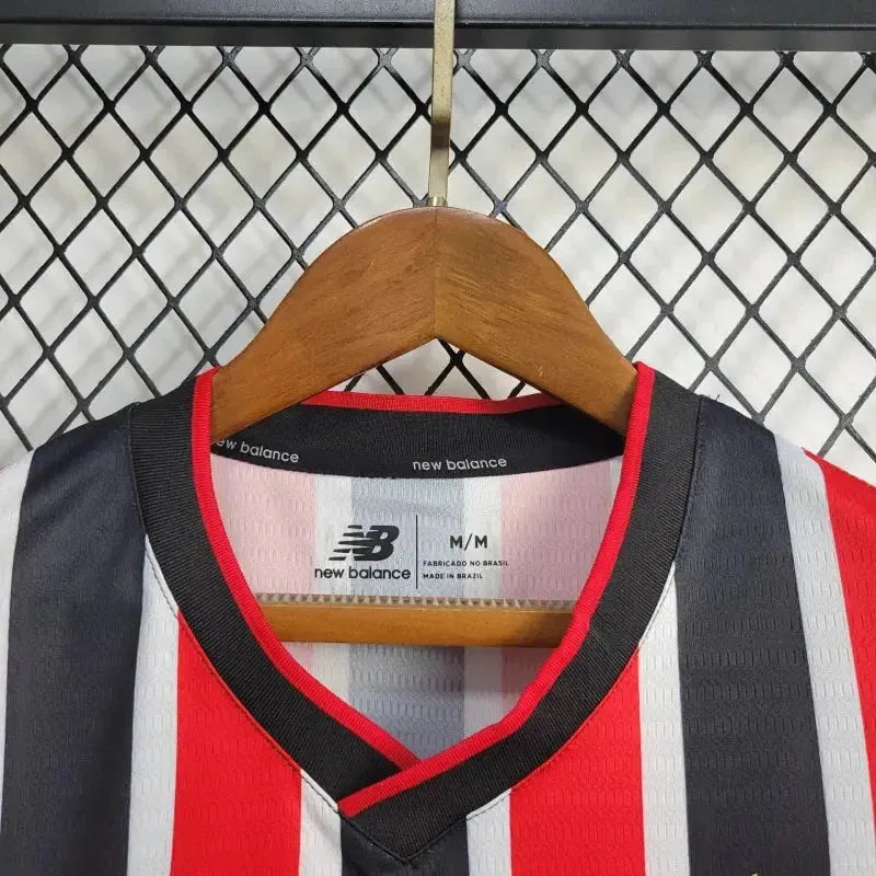"Camisa São Paulo Away 24/25 - Torcedor Feminina Vermelha e Preta New Balance - Netmantos"