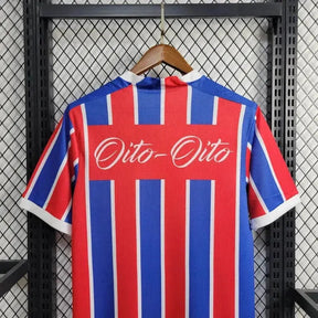 "Camisa Bahia Edição Aniversário 24/25 - Torcedor Masculina Vermelha e Azul Oito-Oito - Netmantos"