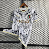 "Camisa Itália x Versace 23/24- Torcedor Masculina Branca - Netmantos"