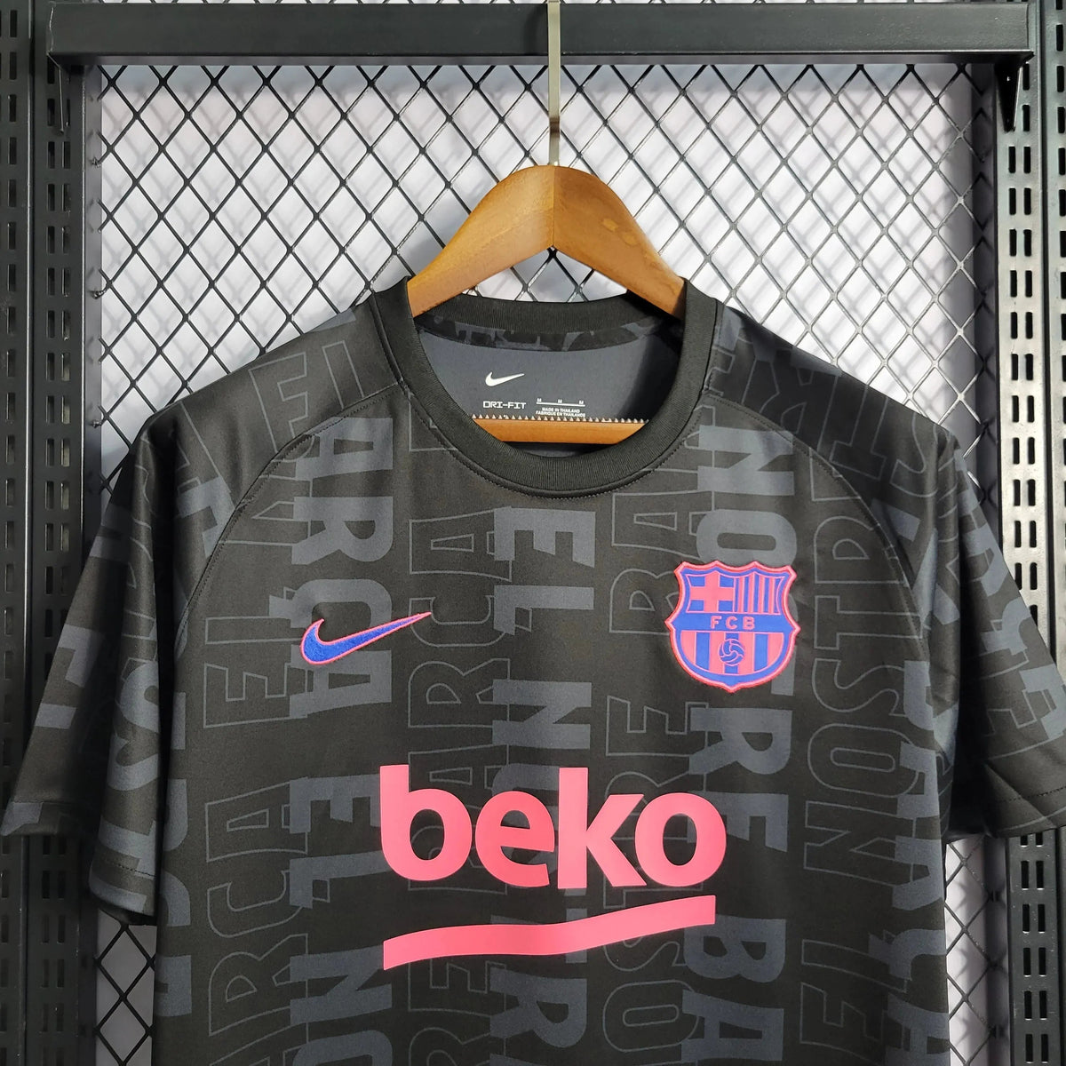 "Camisa Barcelona Treino 2022 - Torcedor Masculina Preta e Roxa - Netmantos"