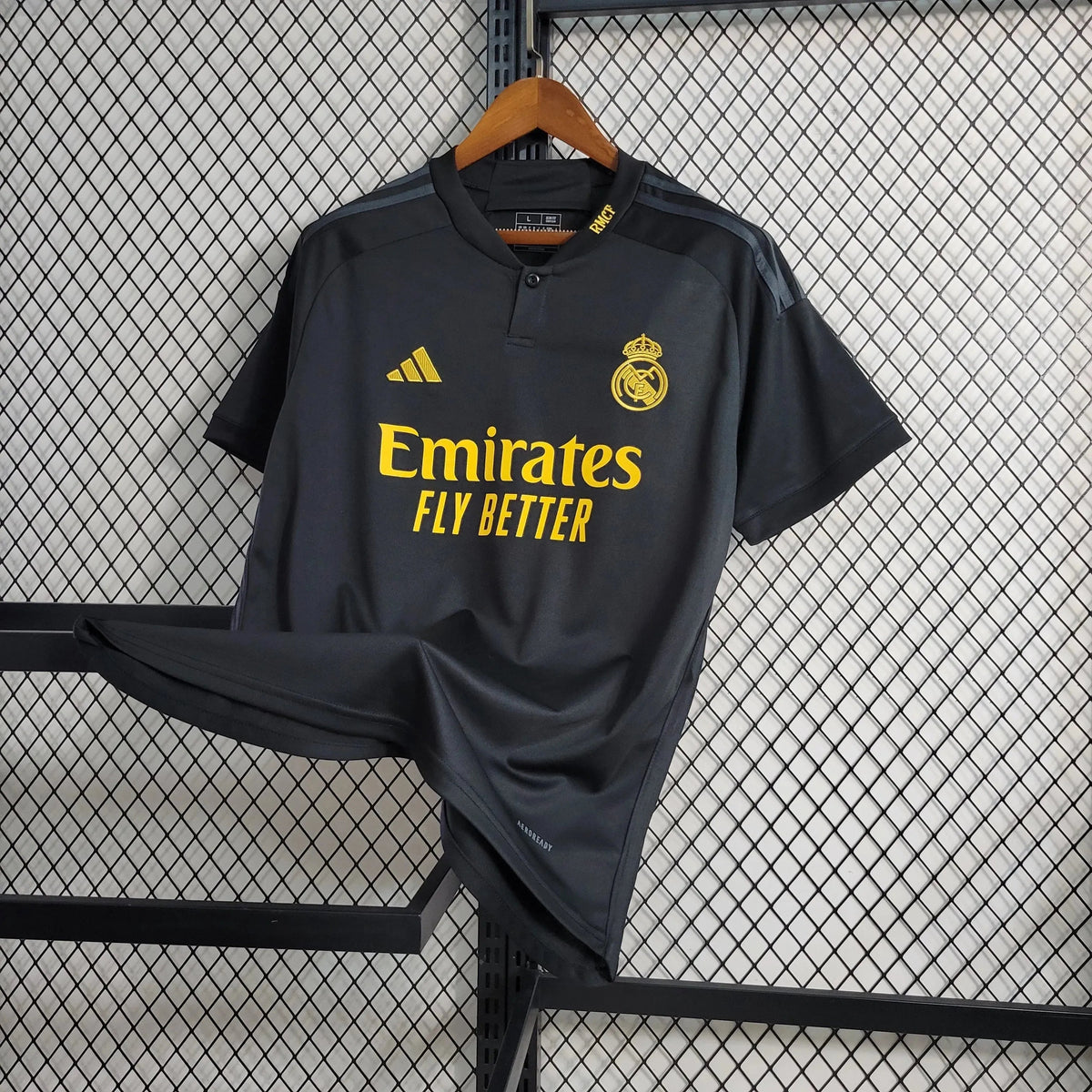 "Camisa Real Madrid Away II 23/24 - Torcedor Masculina Preta e Amarela - Netmantos"