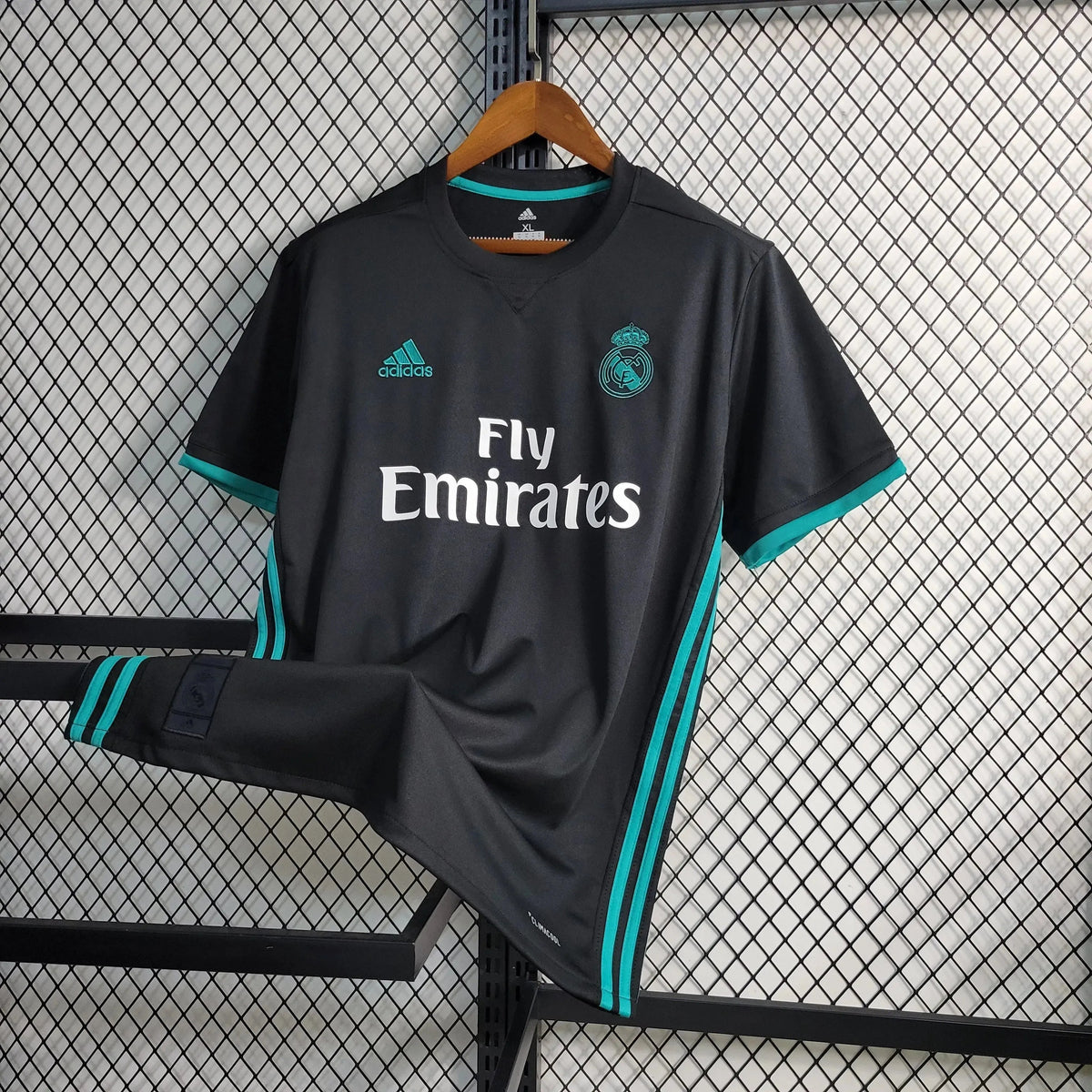 "Camisa Real Madrid Retrô Away 17/18 - Torcedor Masculina Preta e Azul - Netmantos"