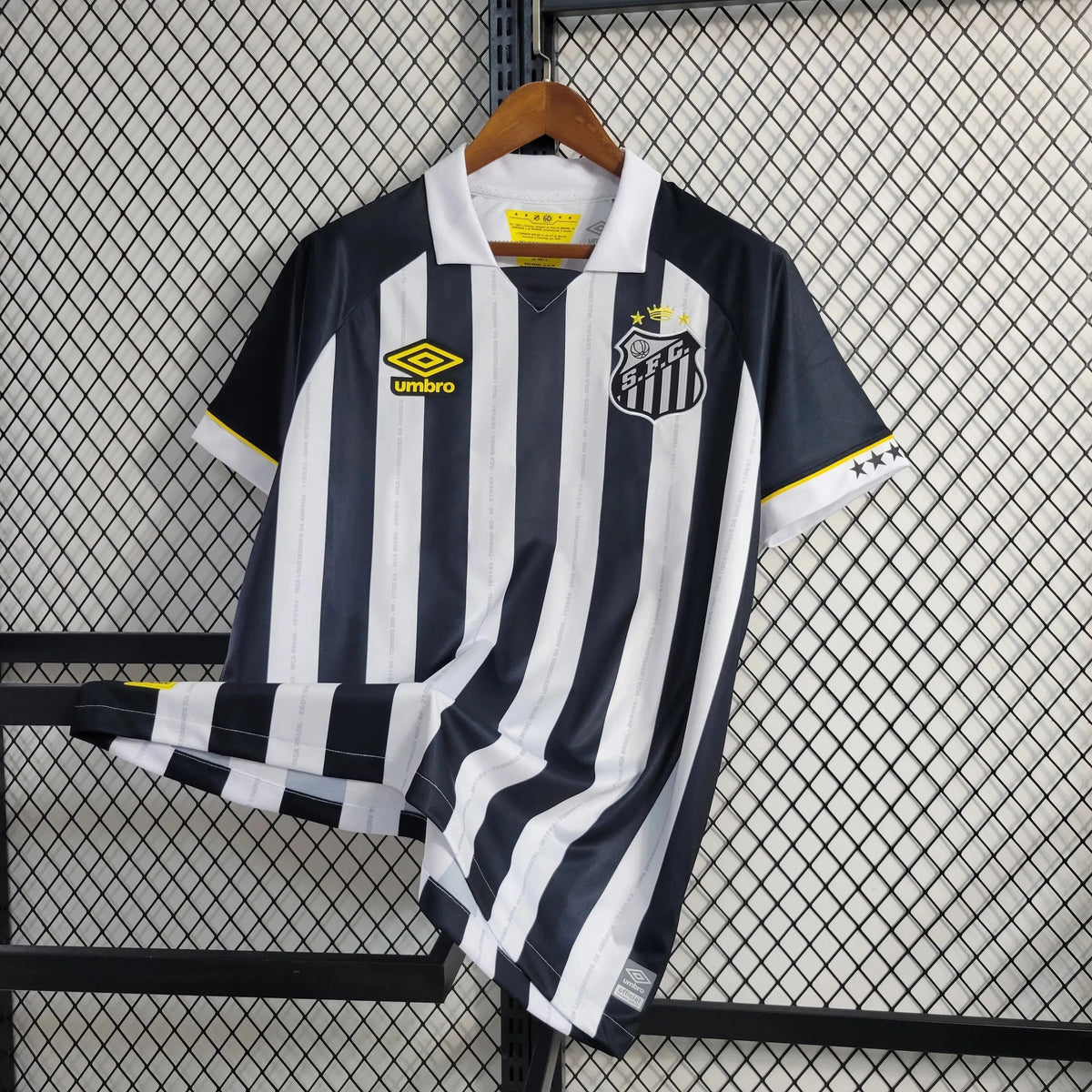 "Camisa Santista Away 23/24 - Torcedor Masculina Preta e Branca - Netmantos"