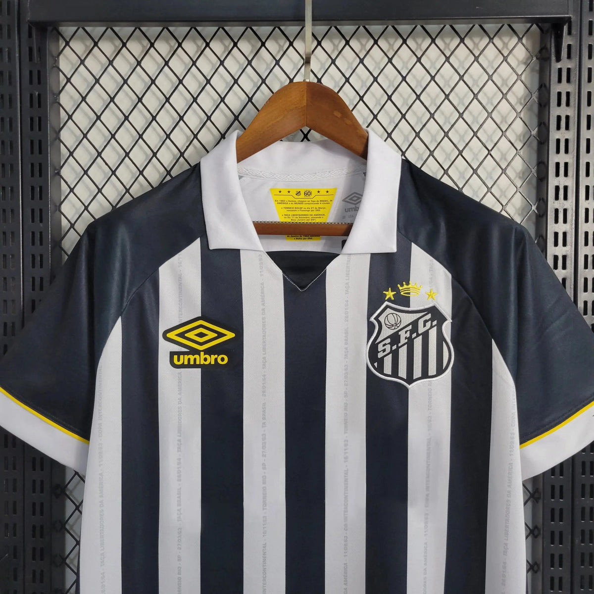 "Camisa Santista Away 23/24 - Torcedor Masculina Preta e Branca - Netmantos"