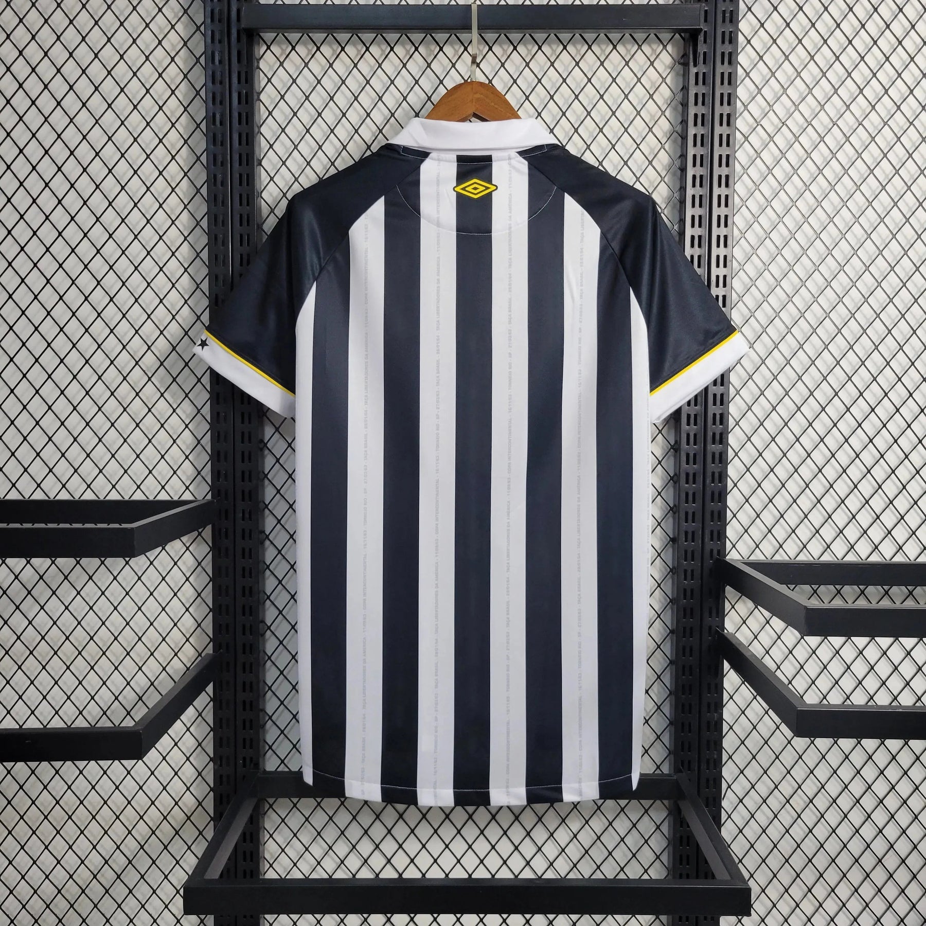 "Camisa Santista Away 23/24 - Torcedor Masculina Preta e Branca - Netmantos"
