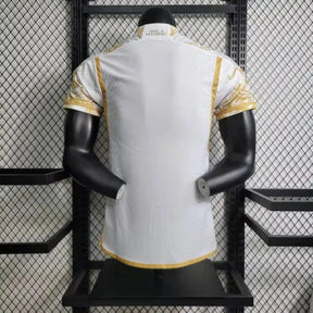 Camisa Real Madrid Edição Especial 23/24 - Jogador Masculina Branca e Dourada - Netmantos