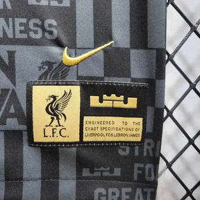 Camisa Liverpool x Lebron James 24/25 - Torcedor Masculina Preta e Dourada - Netmantos